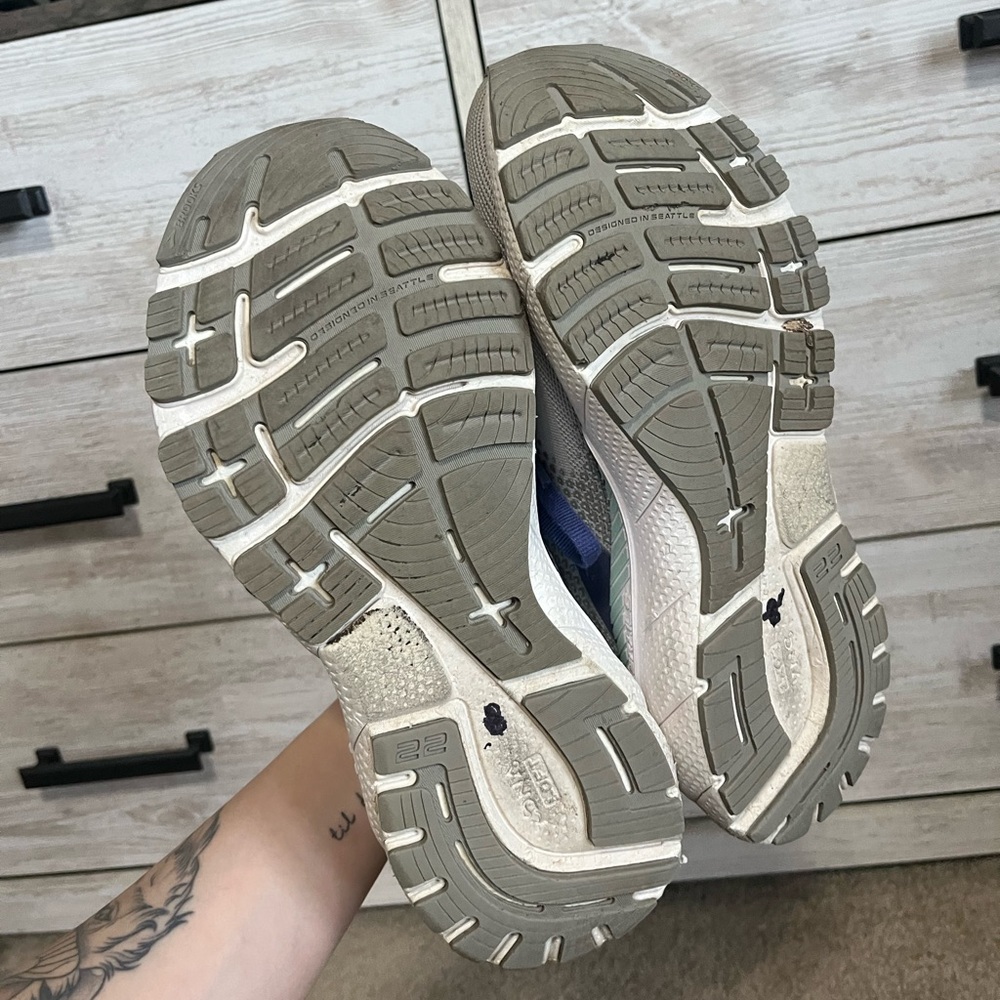 SOLD! Brooks Adrenaline GTS 22 Running Athletic Shoes Womens 9 - Picture 9 of 9